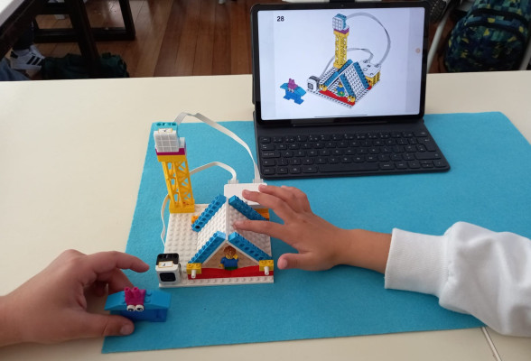 LEGO SPIKE Challenge: Constrói e Programa